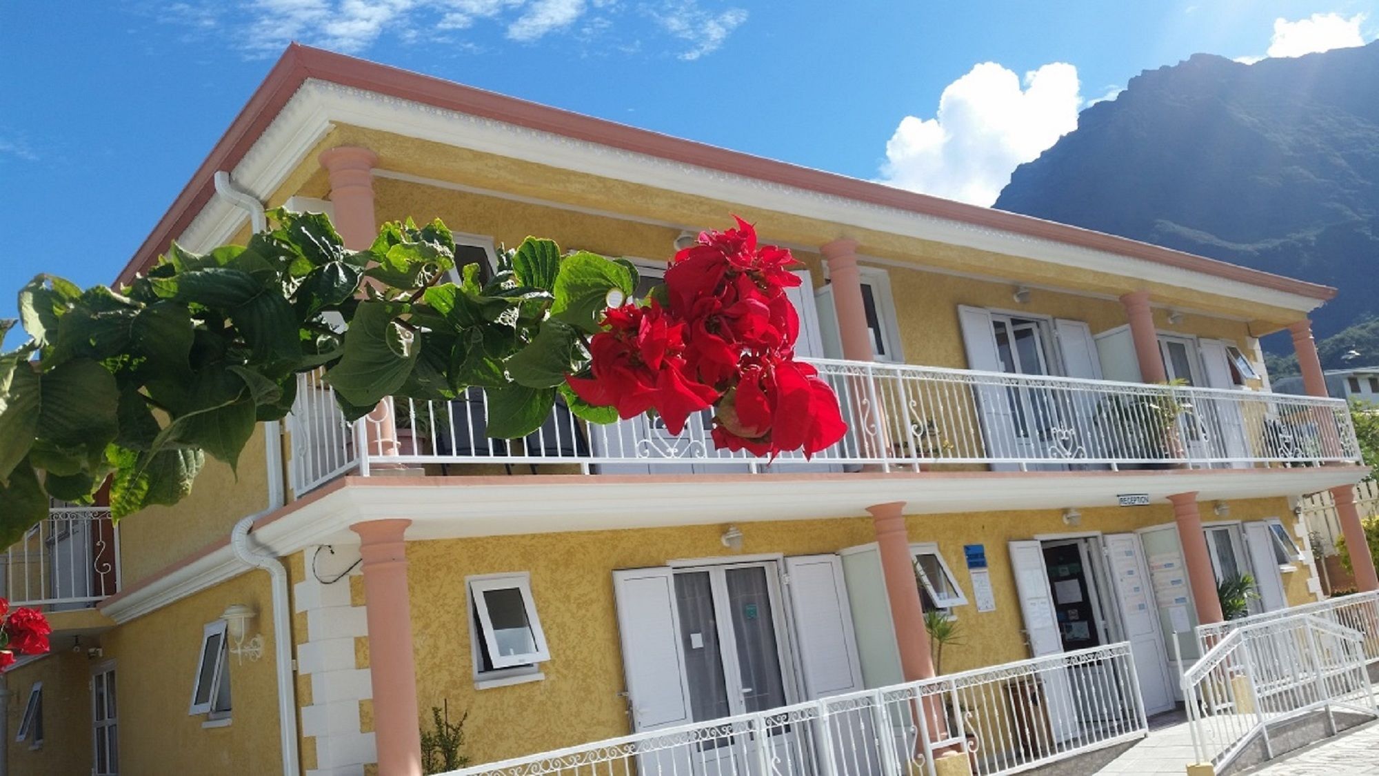Residence Hoteliere Otroiza Сілао Екстер'єр фото